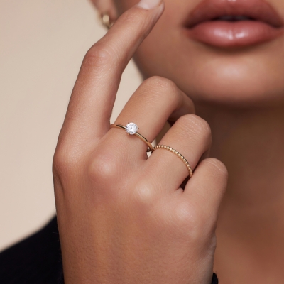 Make-up en gouden sieraden combineren, hoe doe je dat?