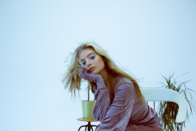 Blauwe oogschaduw is de look die je dit seizoen wilt